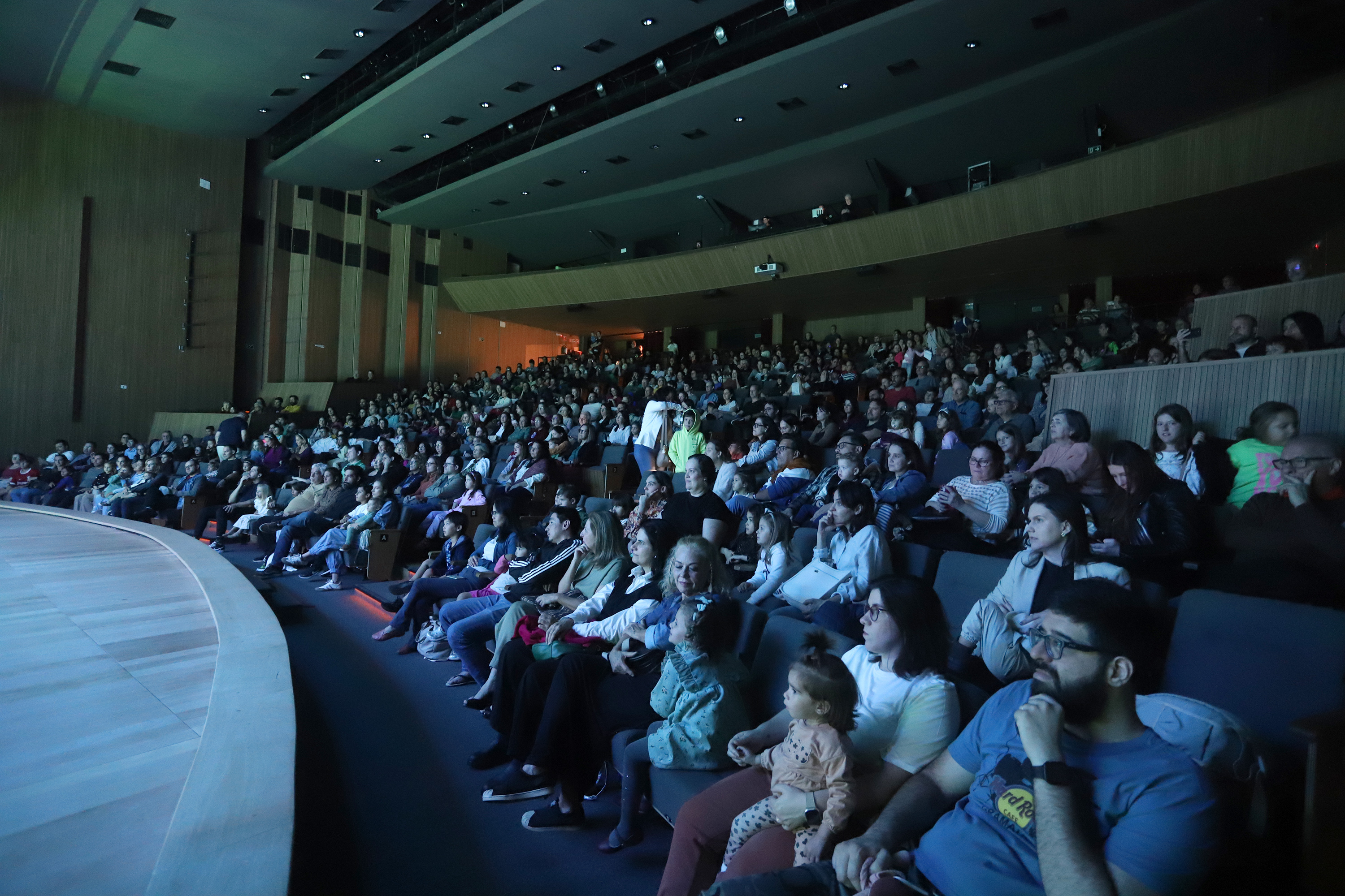 Público prestigia espetáculo no Centro de Convivência Cultural de Campinas, que recebe a montagem de Ópera do Malandro