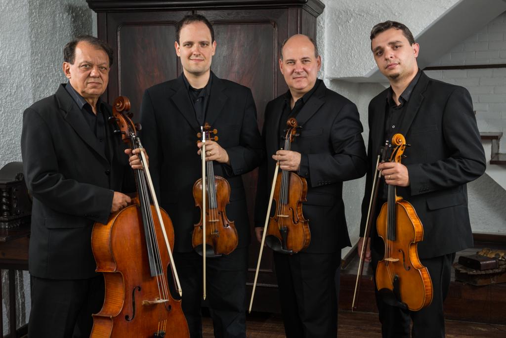 Quarteto Carlos Gomes é formado por Cláudio Cruz e Adoniran Reis (violinos), Gabriel Marin (viola), e Alceu Reis (violoncelo)