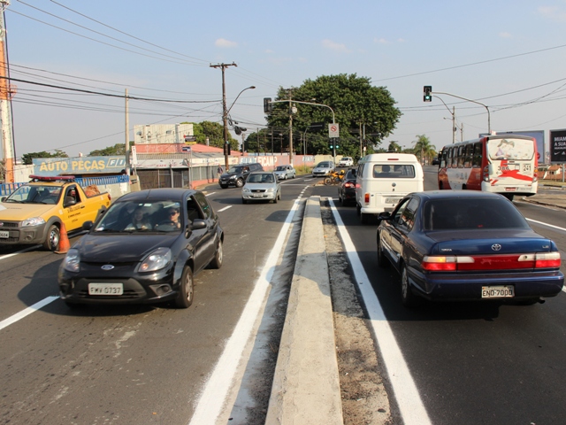 Canteiro central foi remodelado