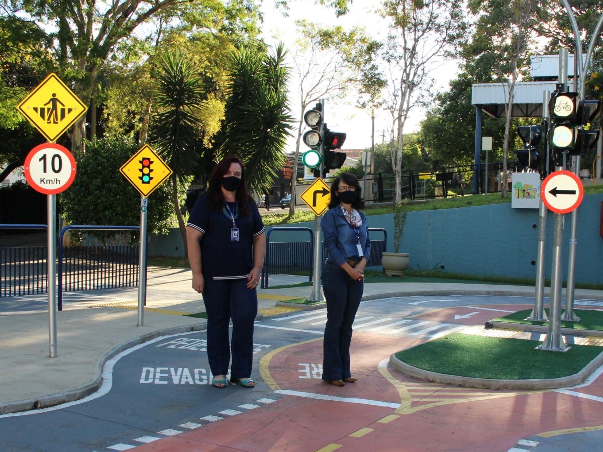 Roberta dos Reis Mantovani e Débora Cristina Damasco são as profissionais indicadas pela Emdec