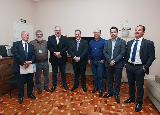 Autoridades das duas cidades em evento na Prefeitura de Valinhos