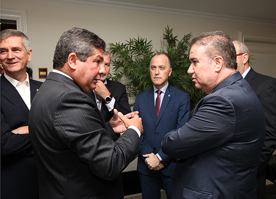 Prefeito e o vice-presidente Roberto Durziê