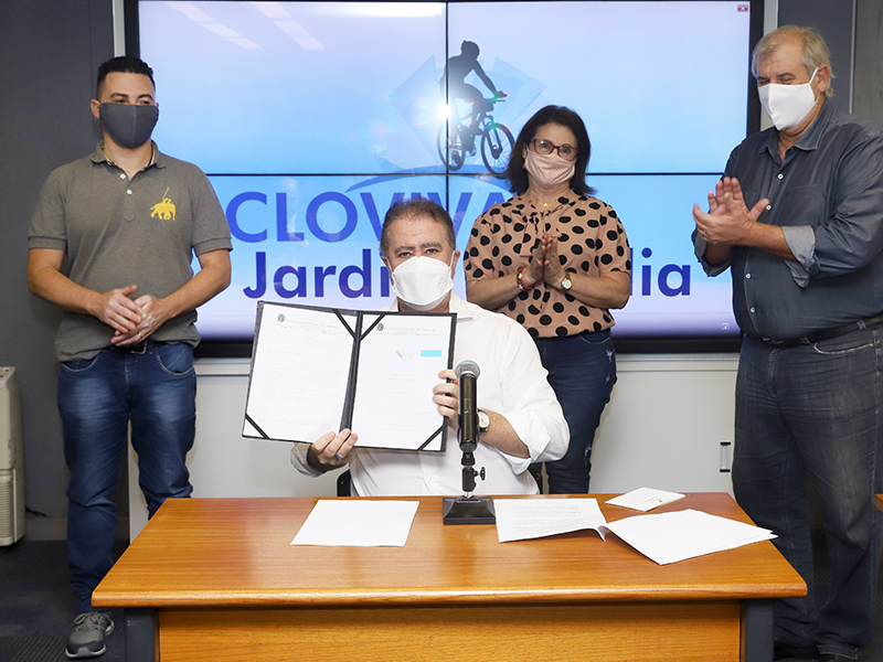 Prefeito entrega virtualmente ciclovia 