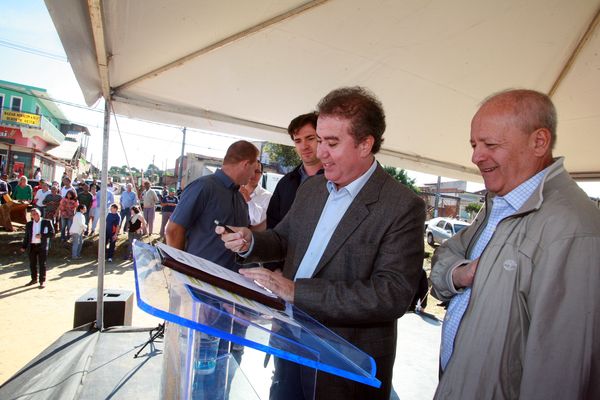 Jonas e Arly se preparam para assinar a OS