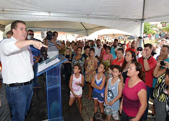 Jonas fala em cerimônia de assinatura de Ordem de Serviço 