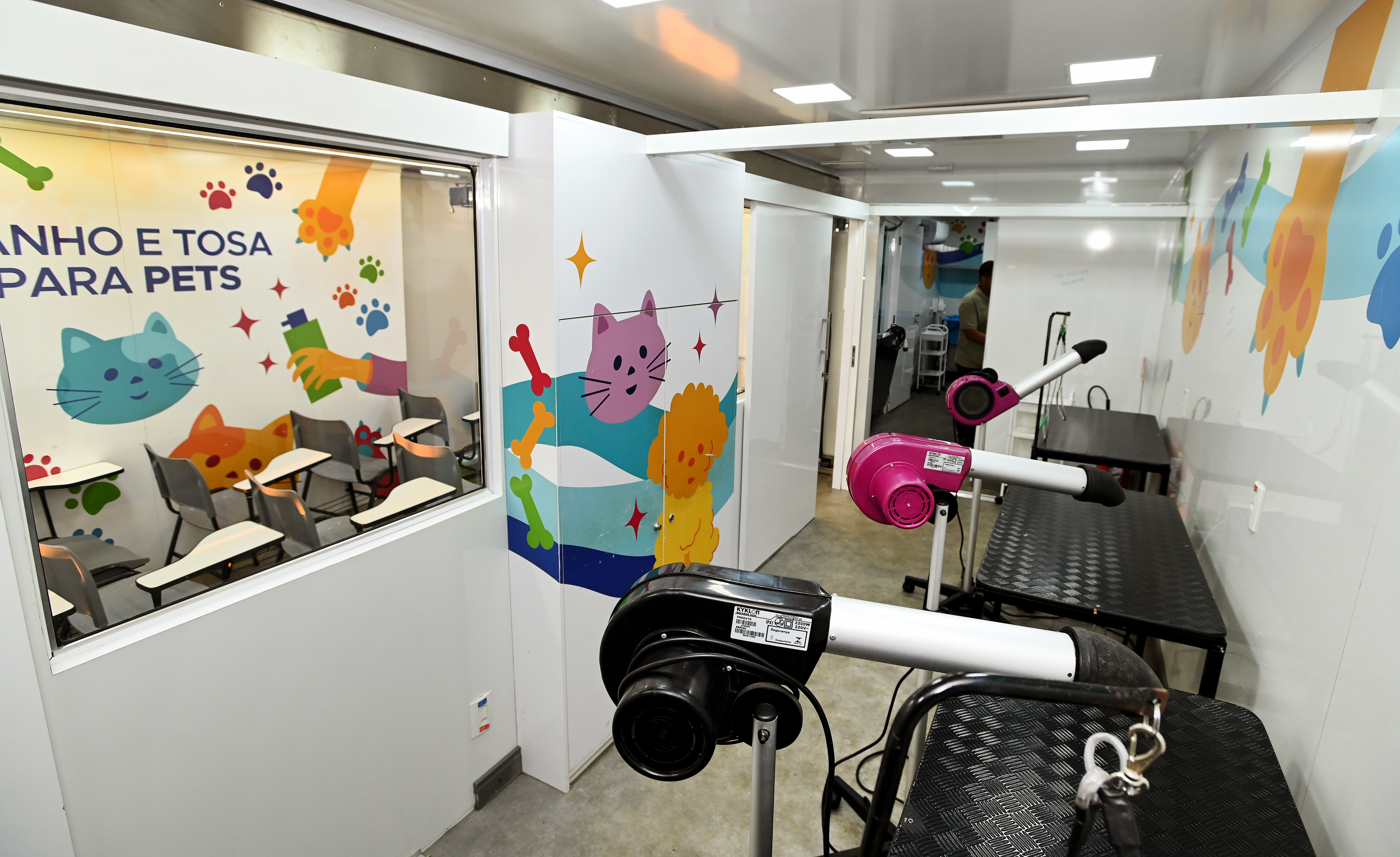 Carreta do curso de Banho e Tosa para Pets, no Jardim Maracanã, onde ainda há 28 vagas disponíveis no Caminho da Capacitação