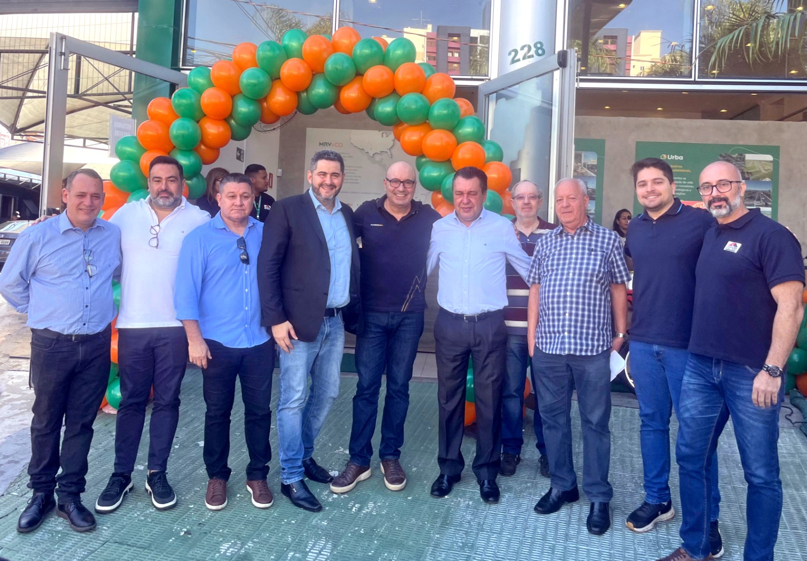 O prefeito Dário Saadi e demais autoridades acompanharam o Feirão