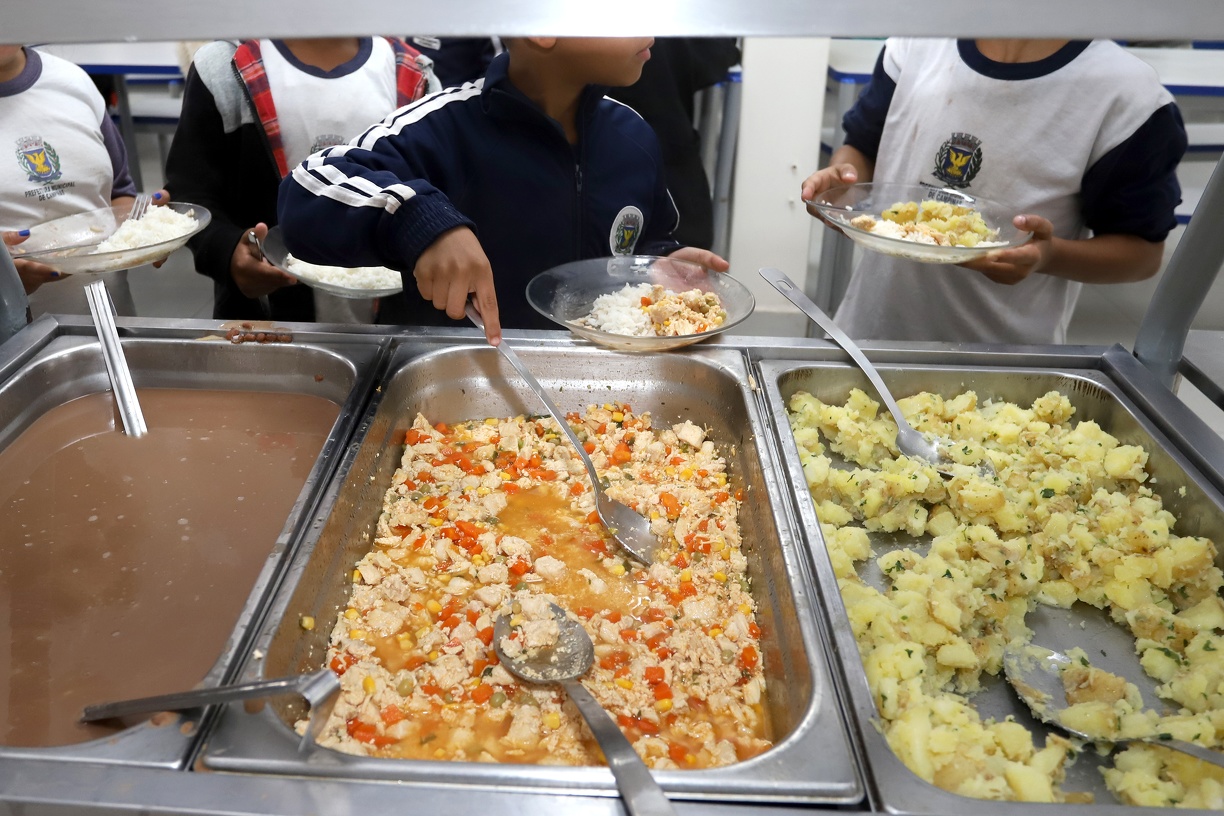 Diariamente, são servidas 285,9 mil refeições saudáveis