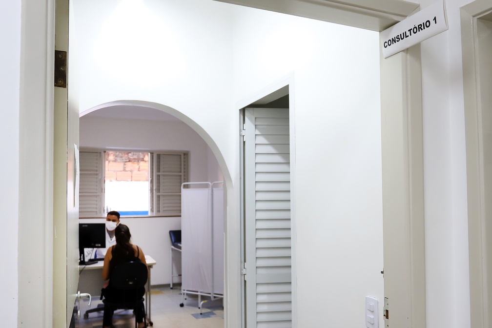 Quem apresentar um ou mais sintomas associados à hanseníase deve ir até um CS