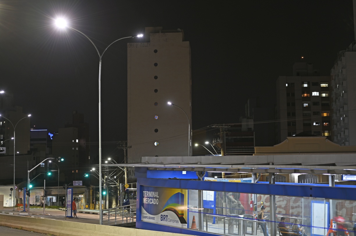 Novas luminárias já proporcionam economia de cerca de R$ 700 mil por mês na energia da cidade