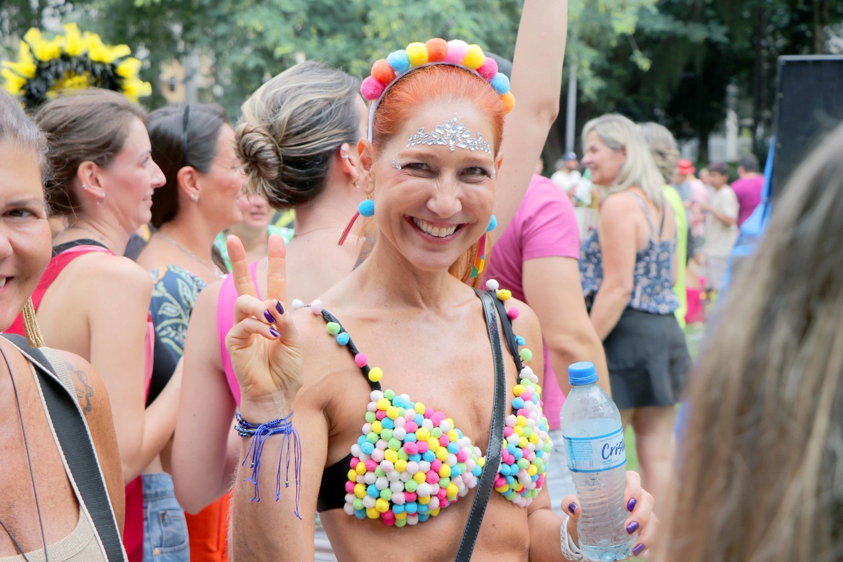 Carnaval é hora de festa, mas tomar água também é fundamental 