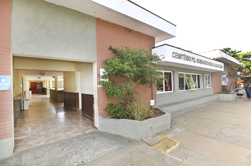 Procedimentos relacionados à exumação, remoção ou regularização de sepulturas seguem trâmites administrativos específicos e são conduzidos exclusivamente por meio dos canais oficiais da autarquia