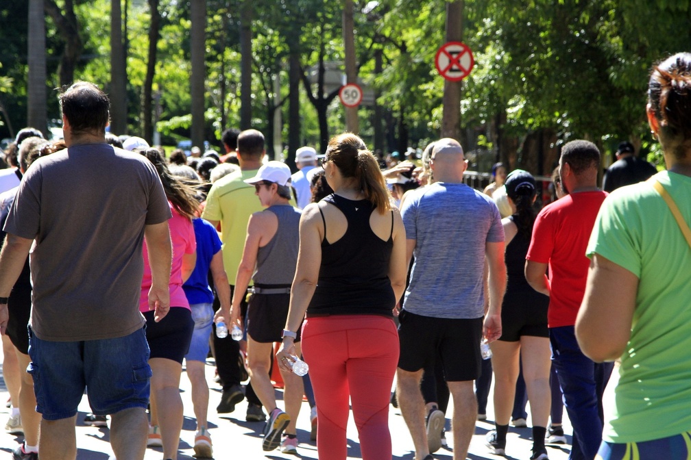 Grupo durante caminhada na região do Taquaral, em Campinas