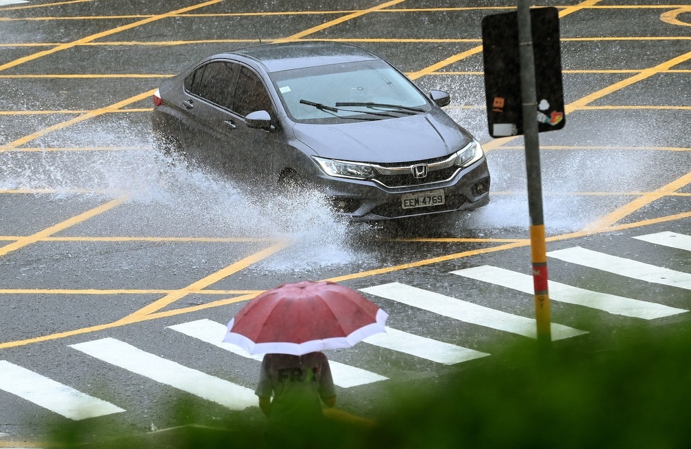 A cidade segue em estado de atenção e há previsão de chuva para toda a sexta-feira