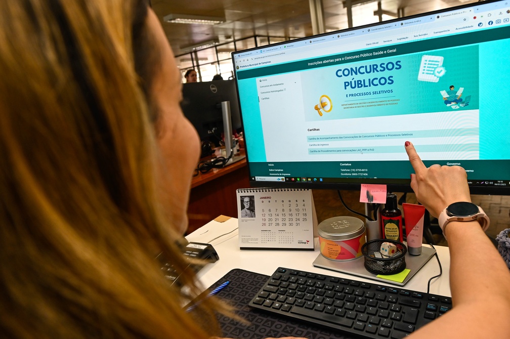 Para este concurso, estão sendo oferecidas incialmente duas vagas, com salário de R$ 9.981,09, além do adicional de dedicação exclusiva 