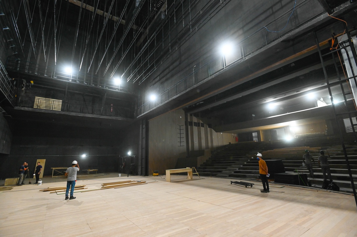 Estrutura do piso do palco já está pronta 