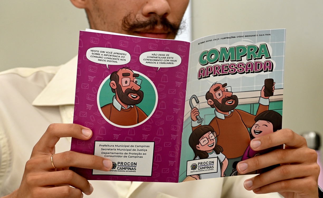 Entrega do gibi marca comemoração do Dia Mundial dos Direitos dos Consumidores