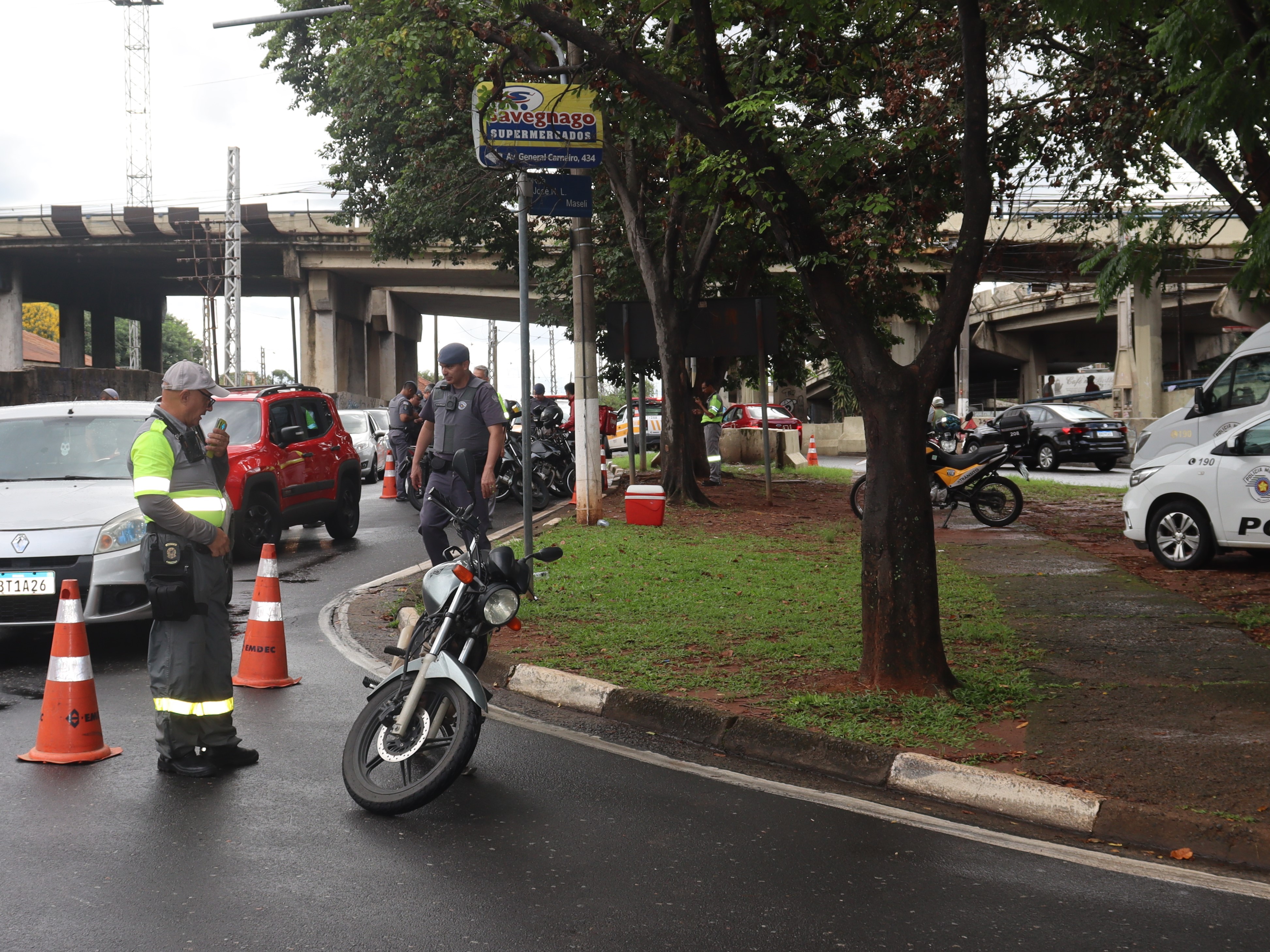 Blitze foram realizadas pela Emdec, em conjunto com a Guarda Municipal e a Polícia Militar 
