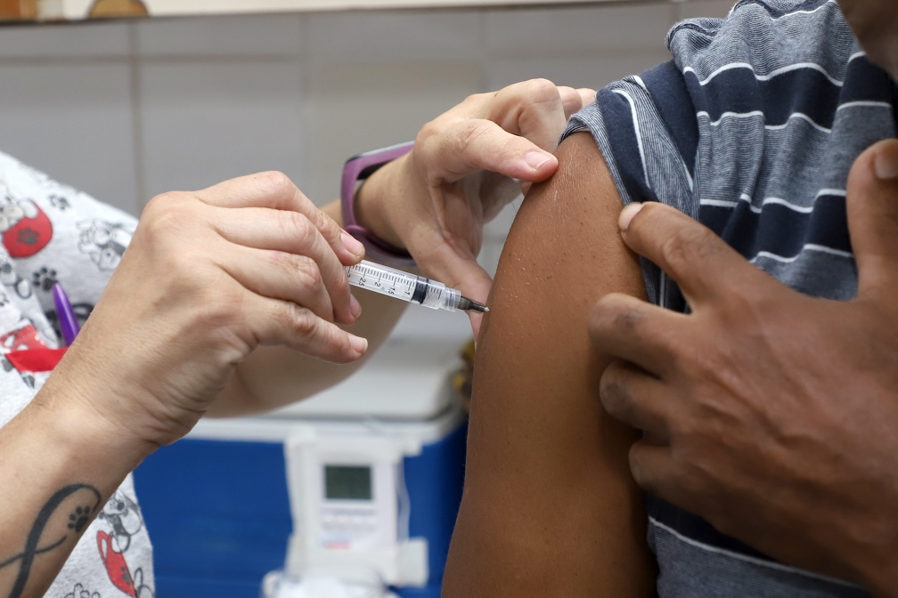 Vacina contra gripe é indicada para todas as pessoas a partir de 6 meses