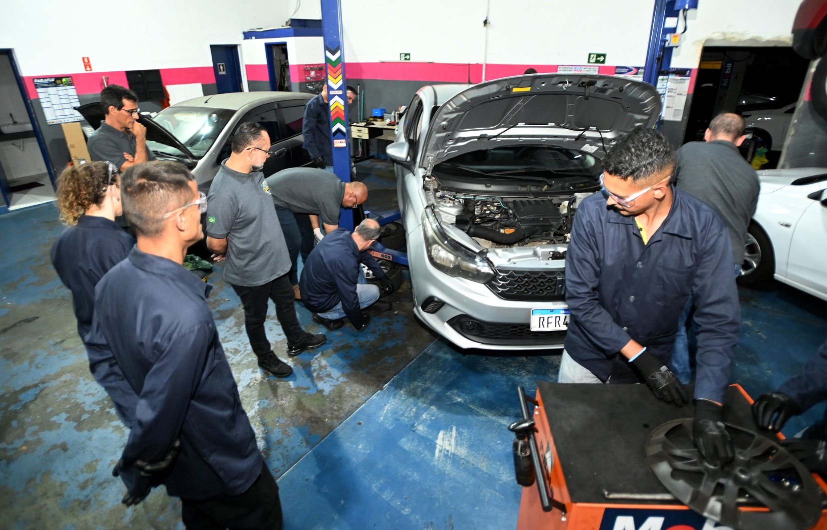 As aulas práticas são realizadas em uma oficina