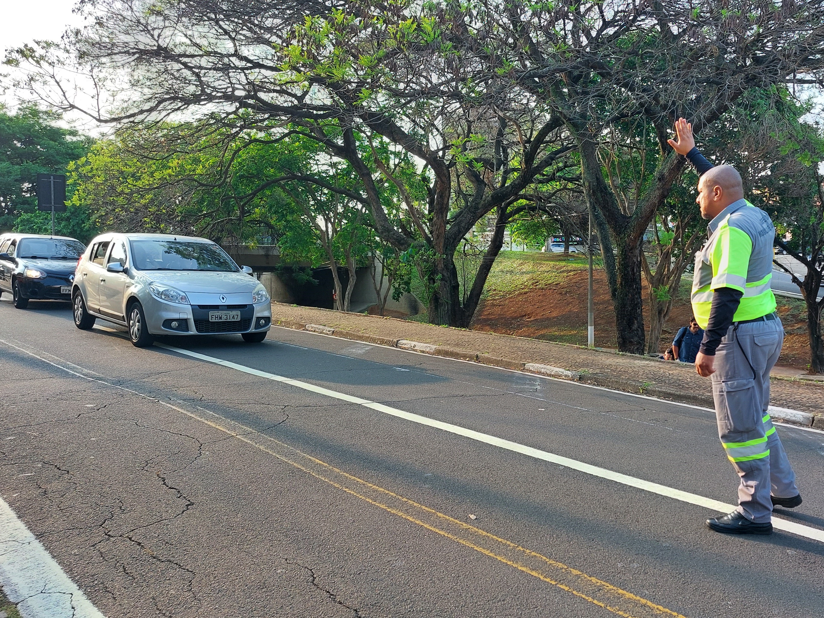 Agentes da Emdec vão sinalizar a interdição e orientar condutores 