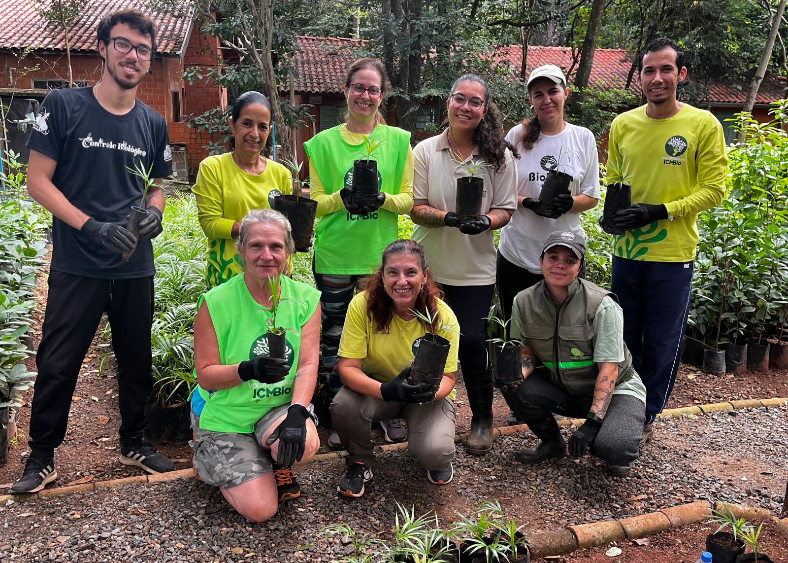 Equipe da Fundação José Pedro de Oliveira e voluntários que trabalharam na ação