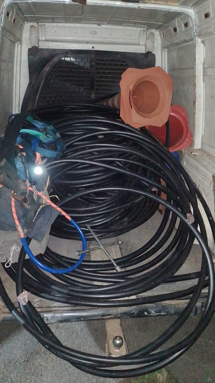 Material furtado foi encontrado dentro do veículo