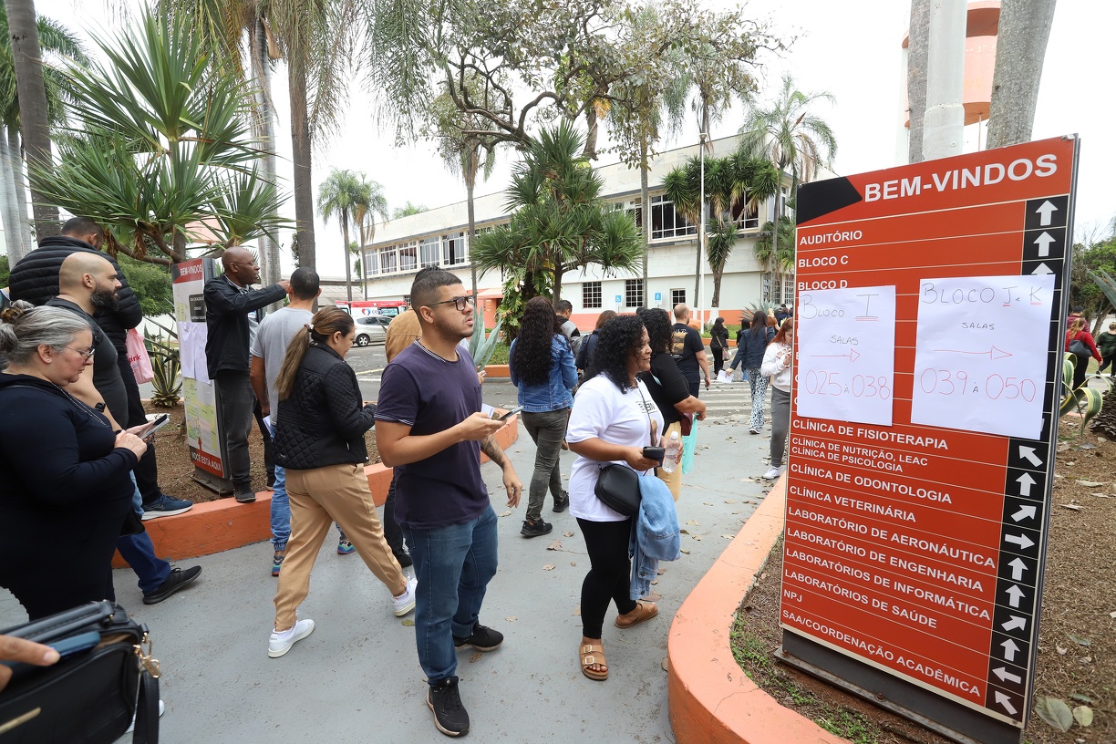 Profissionais fizeram prova que vai selecionar para 85 vagas da Prefeitura de Campinas 