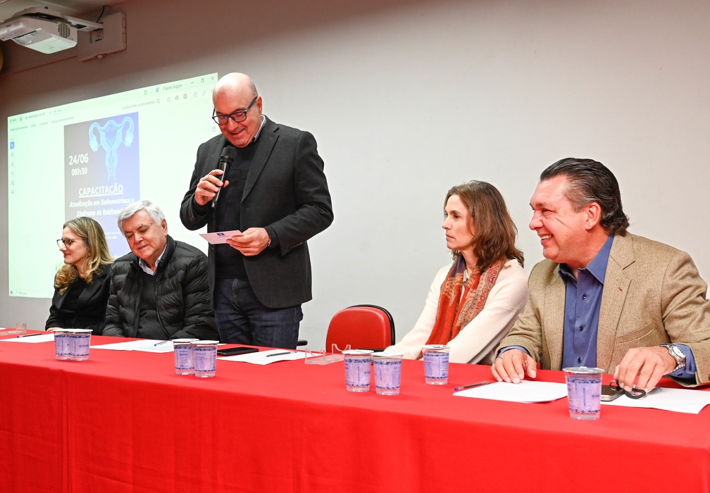 O prefeito Dário, os secretários Lair Zambon e Luiz Cirilo, e as médicas Daniela Yela e Cláudia Melotti