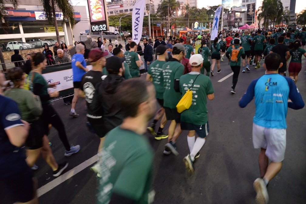 Competidores durante a 8ª Maratona de Campinas, em 2025