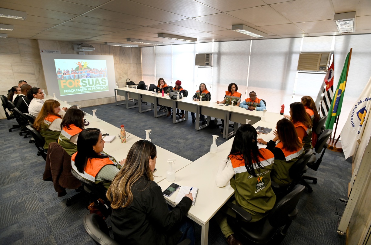 Equipes técnicas, gestores e parceiros participaram da reunião 