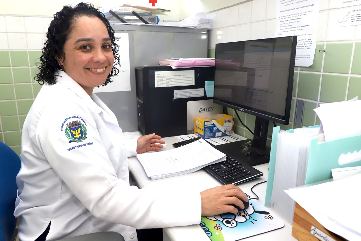 A técnica de enfermagem do Centro de Saúde Jardim Fernanda, Patrícia Aparecida, concluiu o curso técnico no Ceprocamp