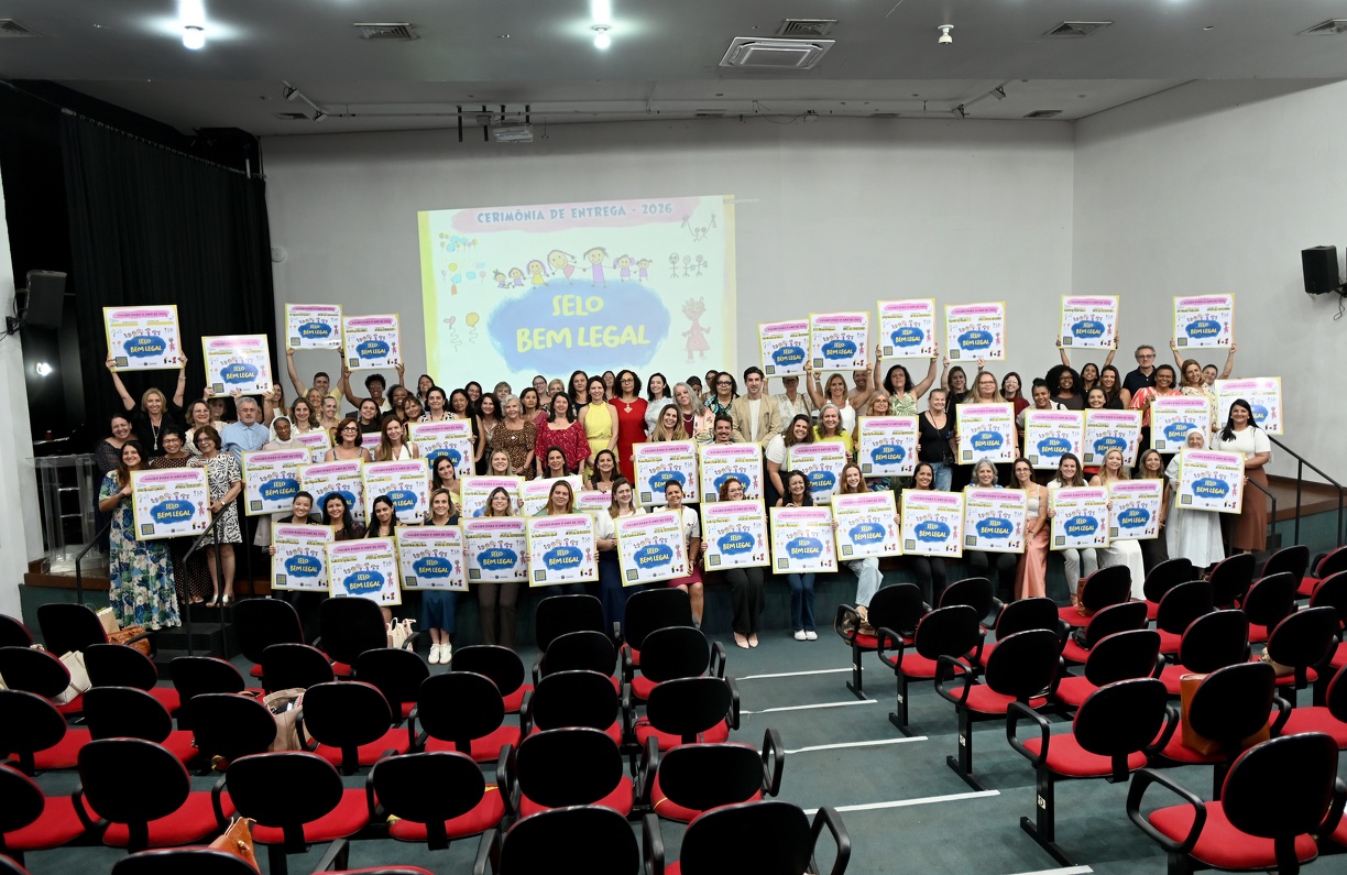 Cerimônia de entrega do Selo Escola Bem Legal foi no Teatro Bento Quirino