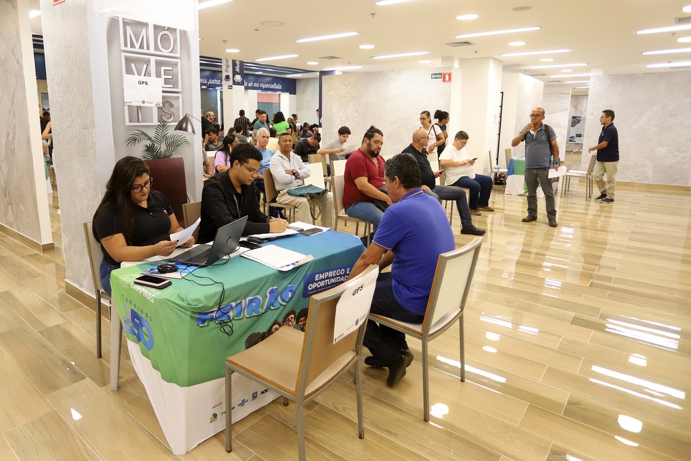 Ação contou com a participação de 28 empresas; candidatos também recebem orientação para empreender