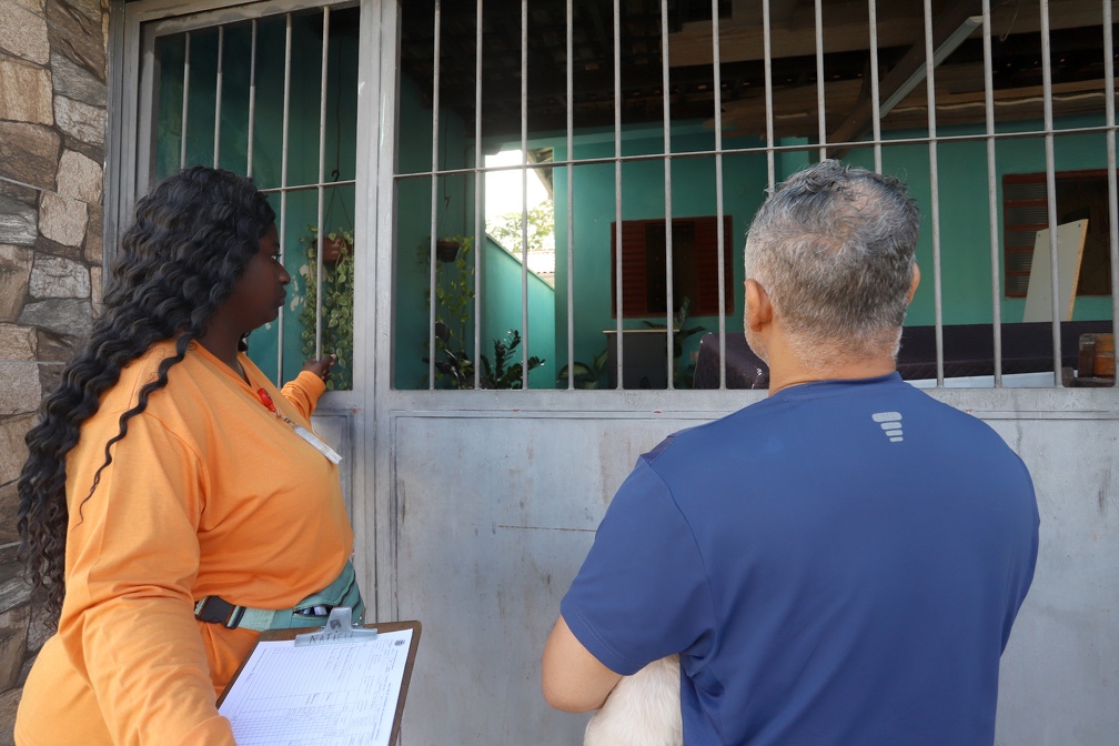 Prefeitura realiza mutirões de combate a dengue com objetivo de prevenir doenças e esclarecer moradores