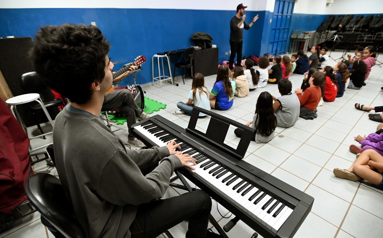 Aulas do projeto Primeira Nota são realizadas no Cemmaneco