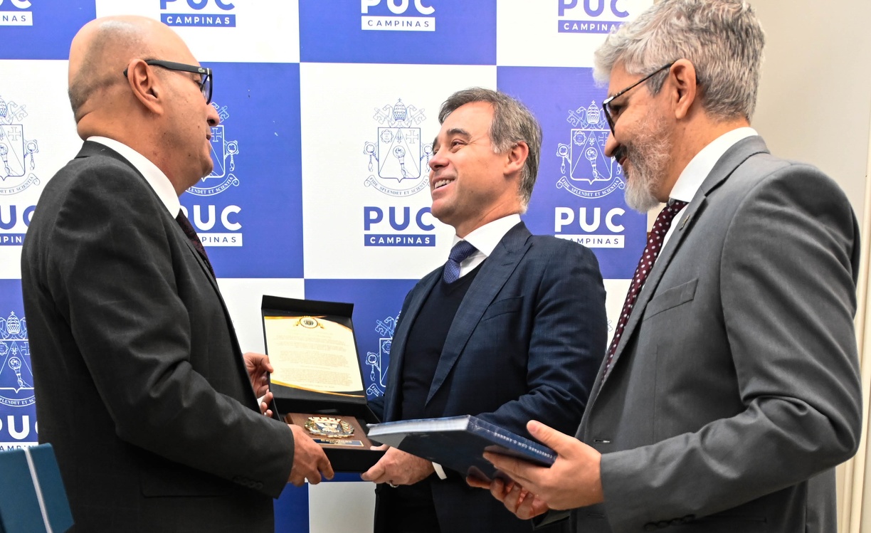 O prefeito Dário Saadi, o ministro André Mendonça e o secretário de Justiça de Campinas, Peter Panutto