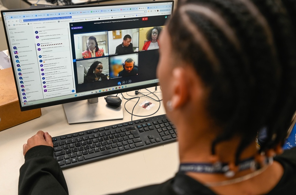 Primeira aula do curso "Travessias Negras – Liderança, Território e Transformação no Serviço Público" foi realizada nesta sexta-feira, 12