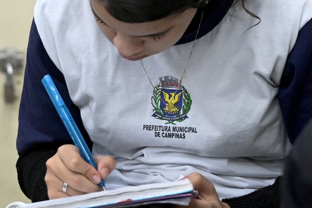Alunos devem procurar por professores ou diretores das escolas para realizar a inscrição