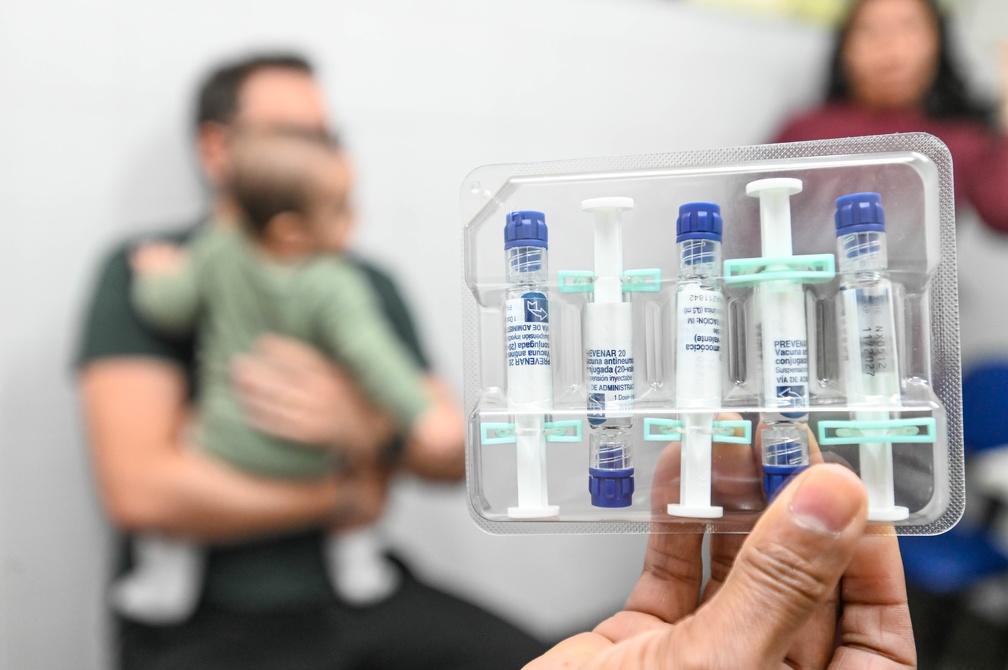 A nova vacina entra no esquema de vacinação para substituir a Pneumo 10