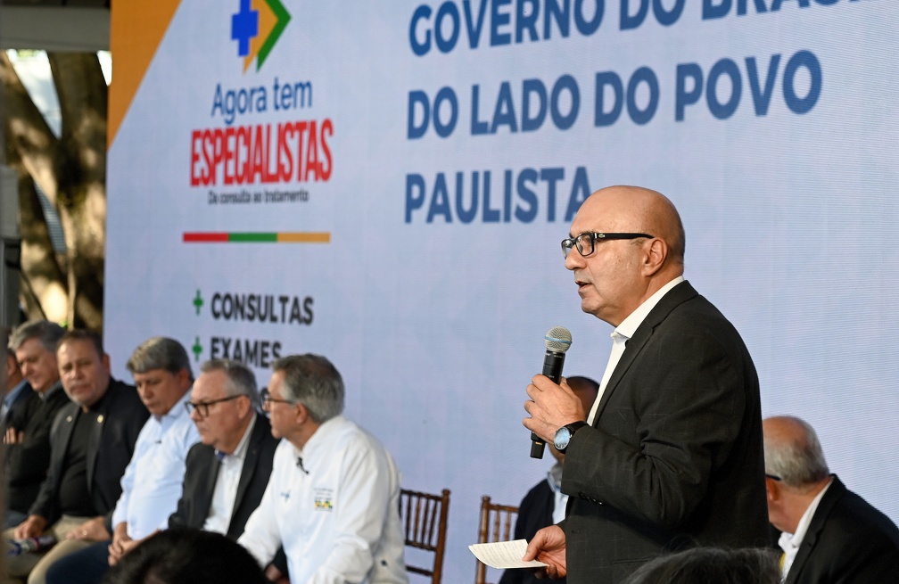 O prefeito Dário Saadi durante encontro com o ministro da Saúde, Alexandre Padilha