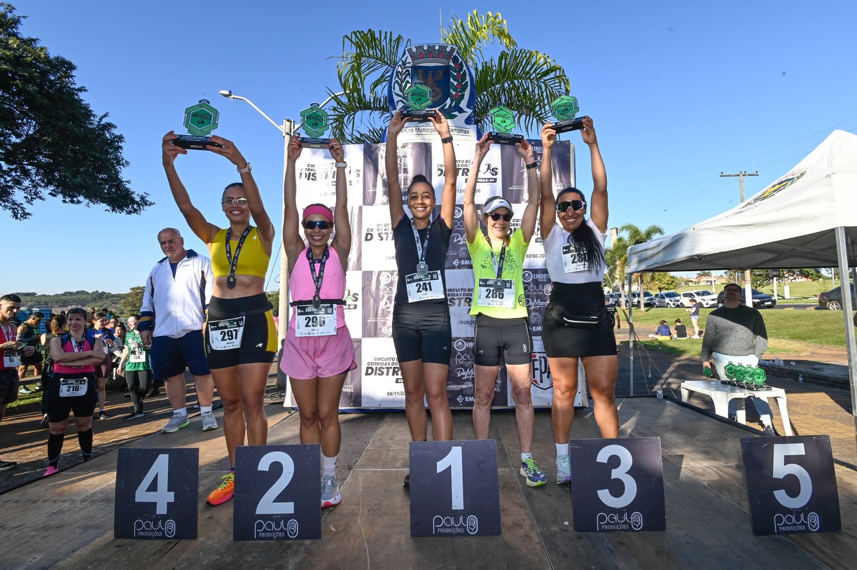 Mulheres no pódio da Corrida dos Distritos