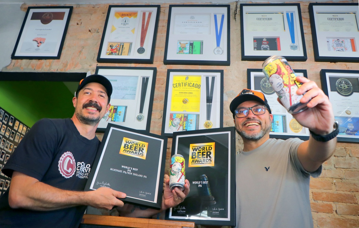 Sócios da Landel, primeira cervejaria de Campinas, comemoram o sucesso da empresa e o reconhecimento internacional do produto