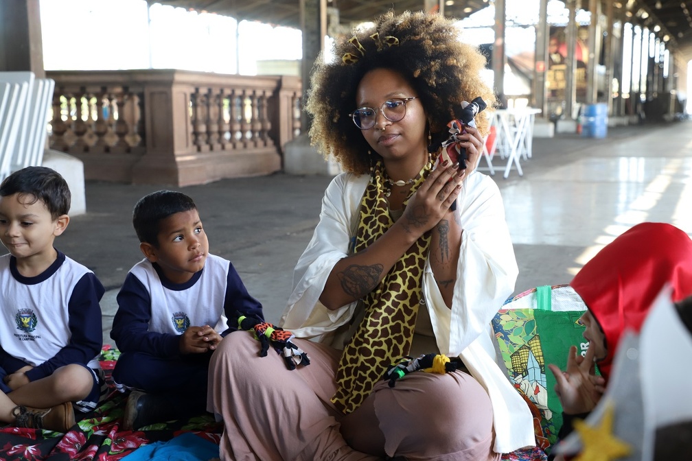 Alunos da educação infantil começaram a participar do Rotas Afro nesta segunda