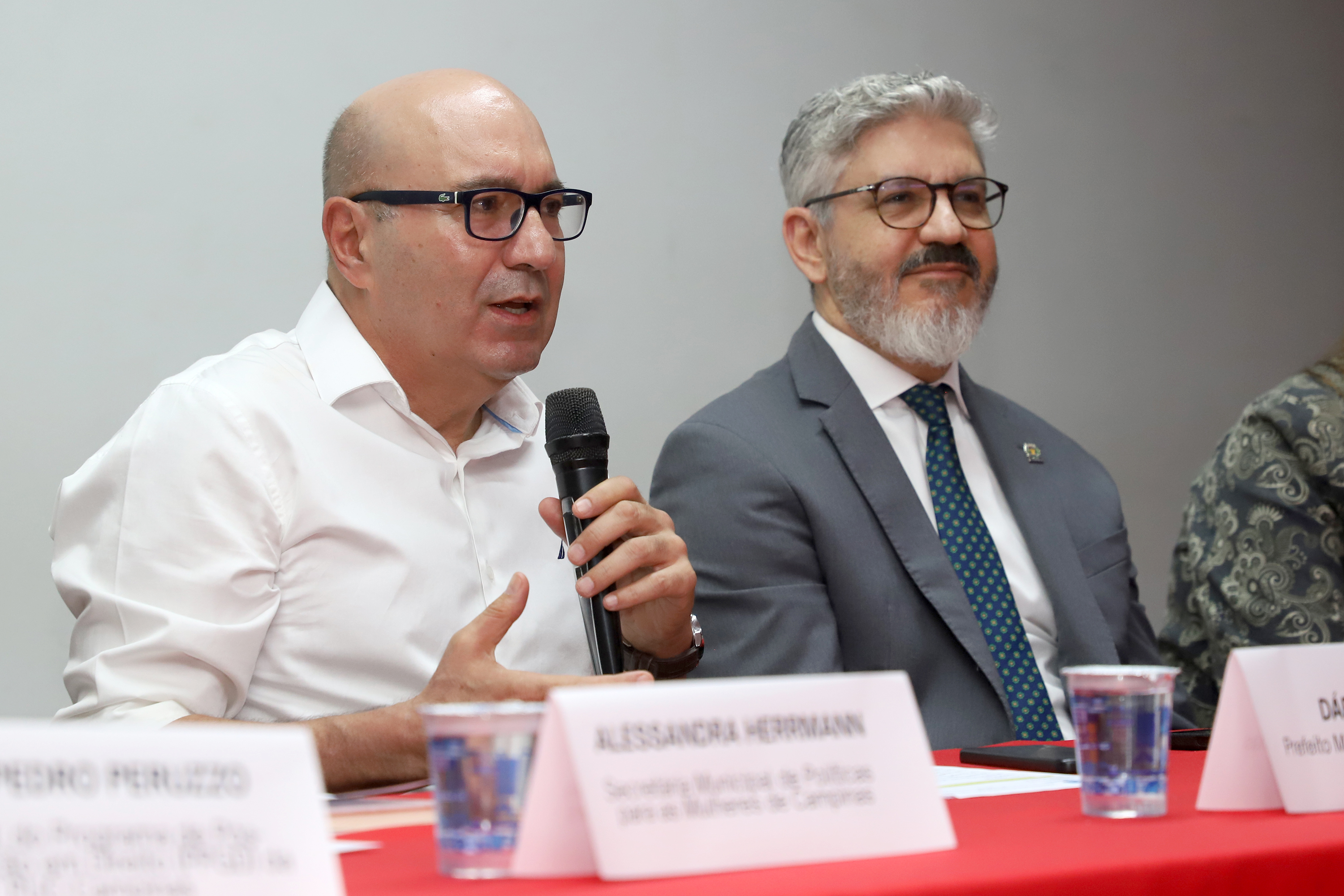 Prefeito destacou importância do fórum no momento em que ainda há números muito altos de violência contra a mulher