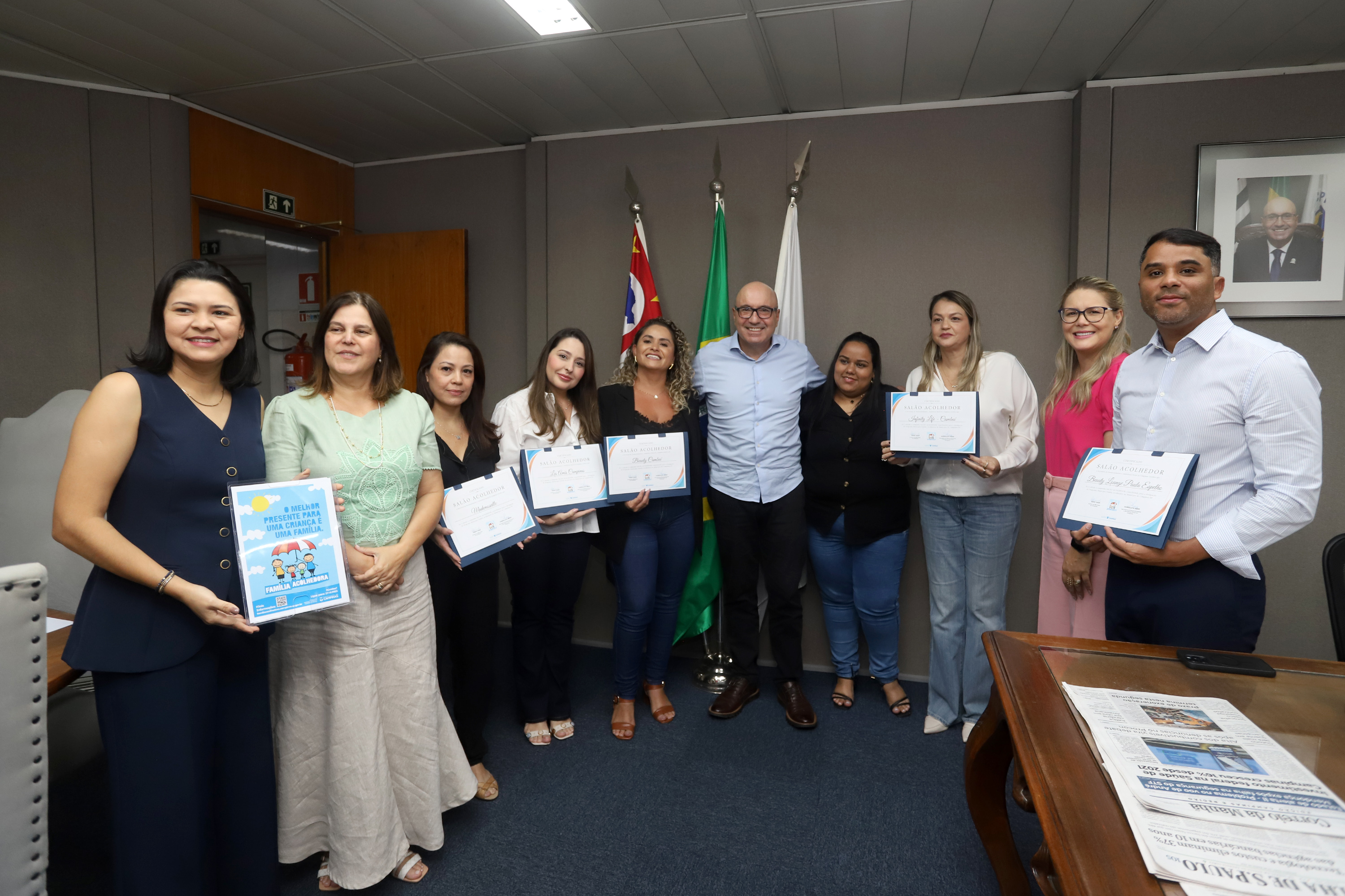  Homenagem marca a primeira etapa de uma estratégia que busca ampliar o conhecimento da população sobre o acolhimento familiar e atrair novos parceiros comunitários para a iniciativa.