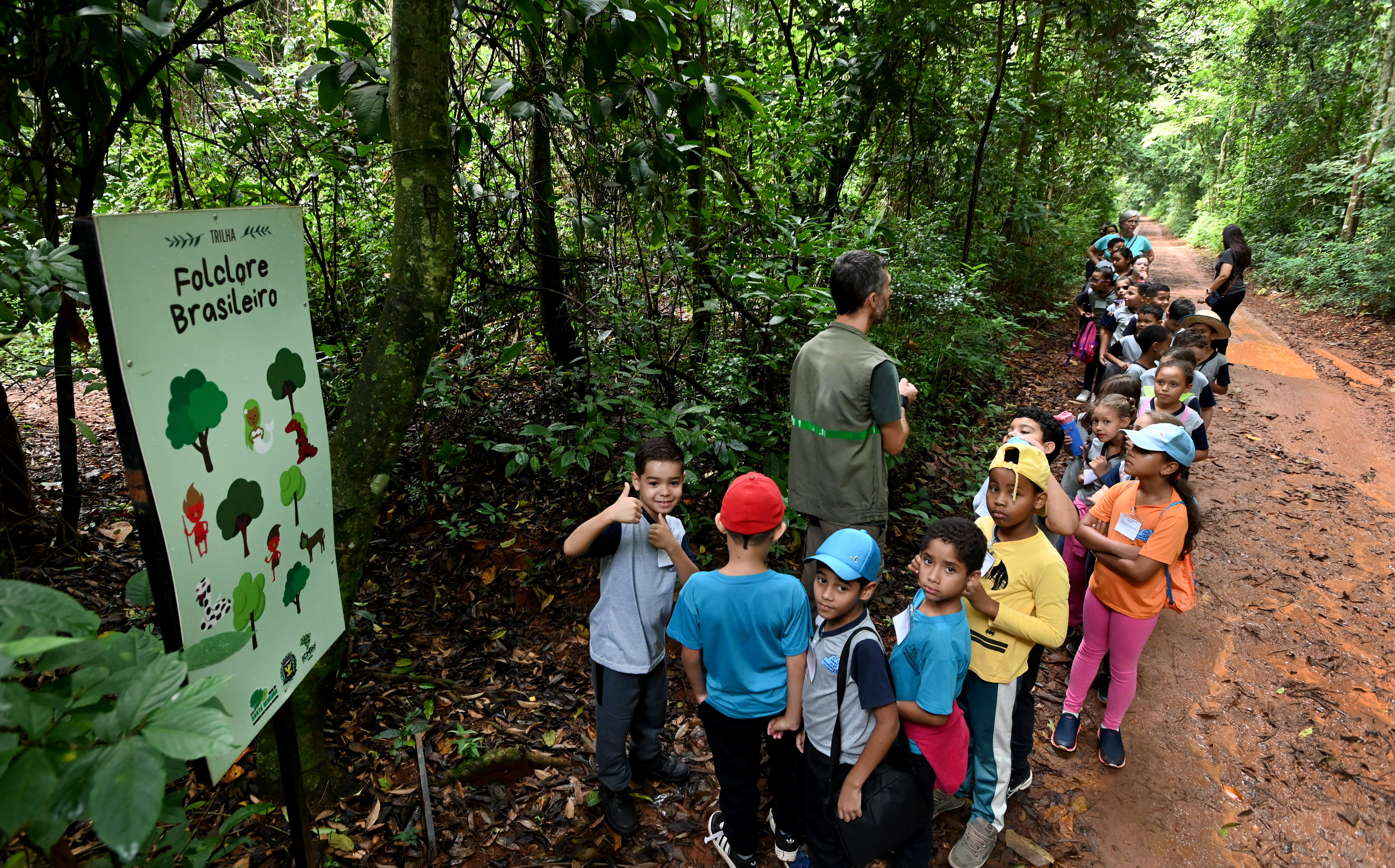 A programação das visitas monitoradas inclui apresentações educativas, caminhadas pelas trilhas da Mata e visita ao meliponário, entre outras atividades