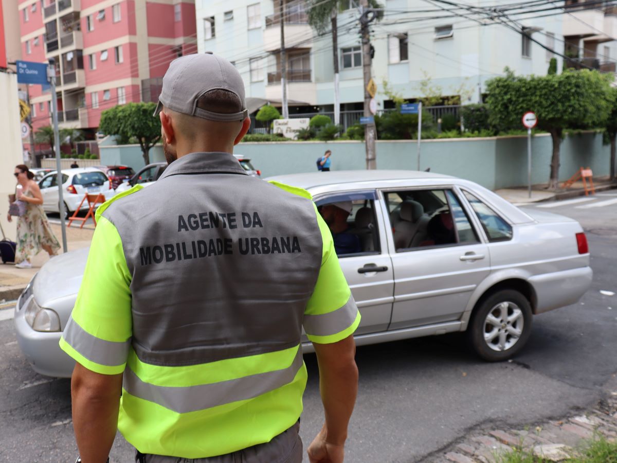 Agentes da Mobilidade Urbana vão sinalizar e orientar a circulação de veículos no local