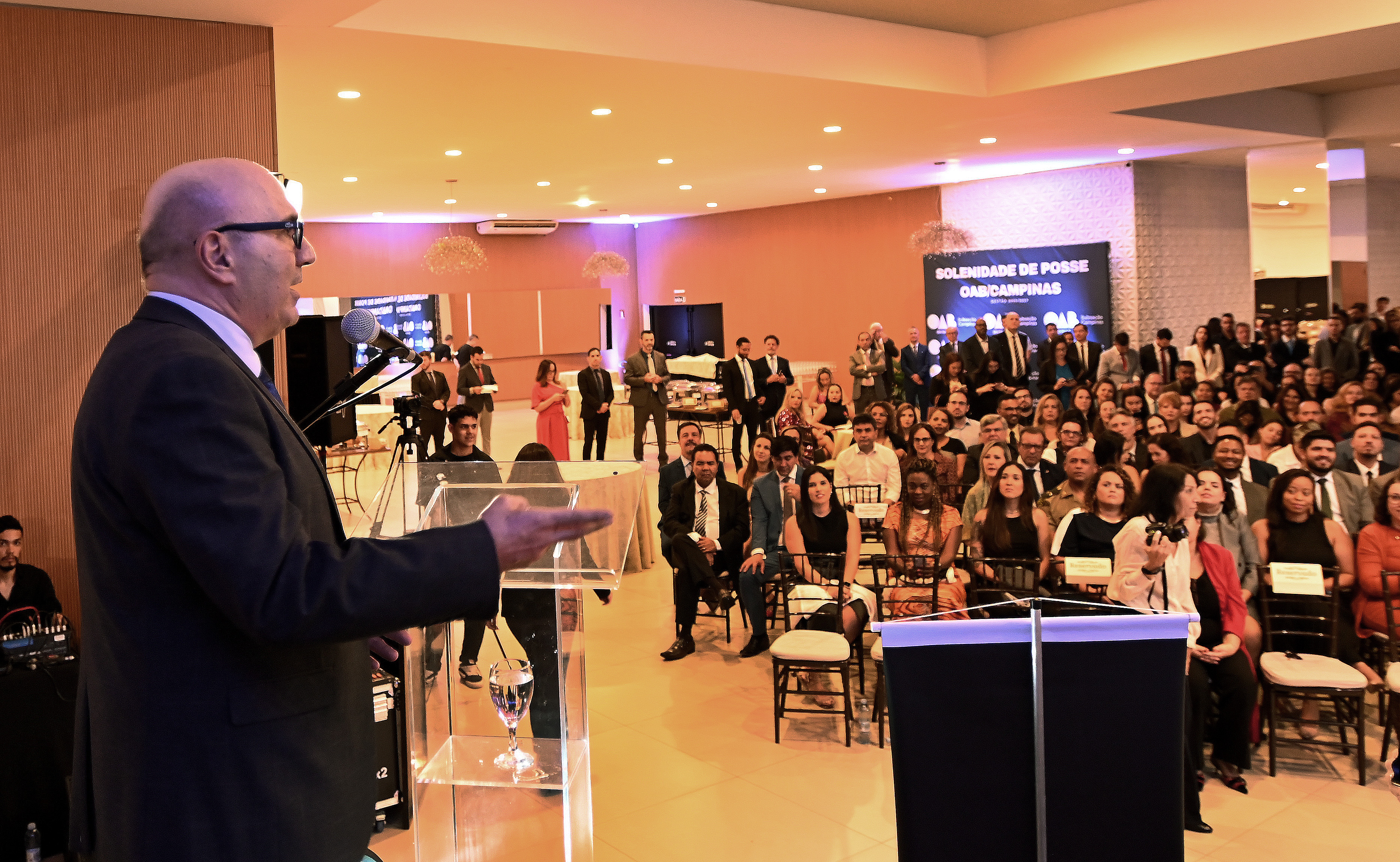 Prefeito fala na cerimônia de posse da nova diretoria da OAB