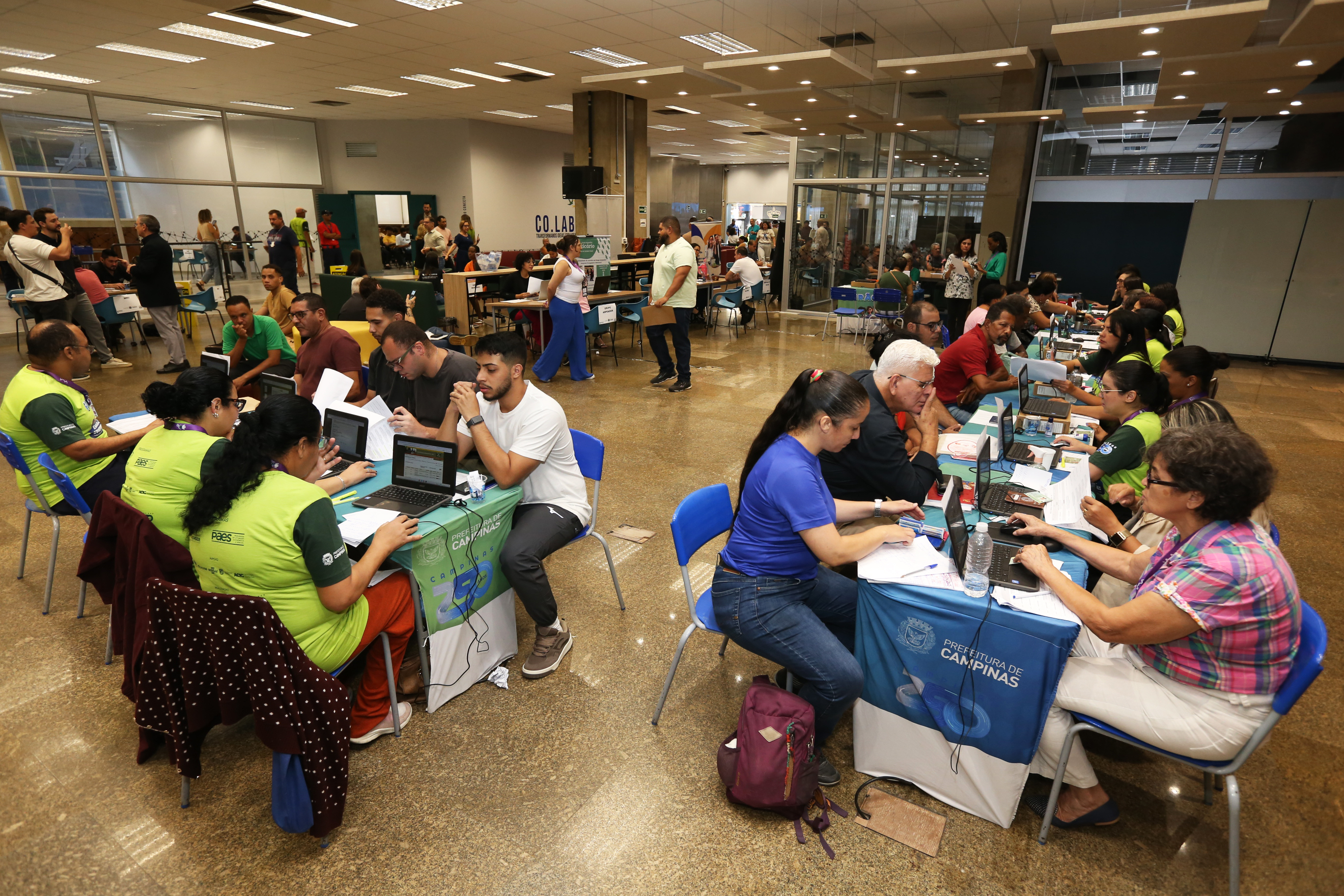 Equipe do CPAT direciona os trabalhadores conforme o perfil e os requisitos de cada vaga